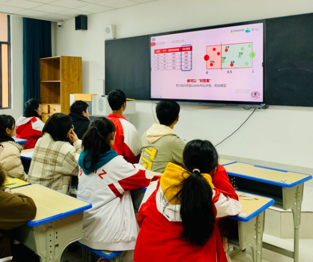 逻辑和前沿科研成果专属学科智能体就能够精准解答学生专业疑问 逻辑和前沿科研成果专属学科智能体就能够精准解答学生专业疑问
