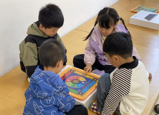 了解孩子的心情主要靠眼睛看靠经验猜教师的身体只要一个 了解孩子的心情主要靠眼睛看靠经验猜教师的身体只要一个