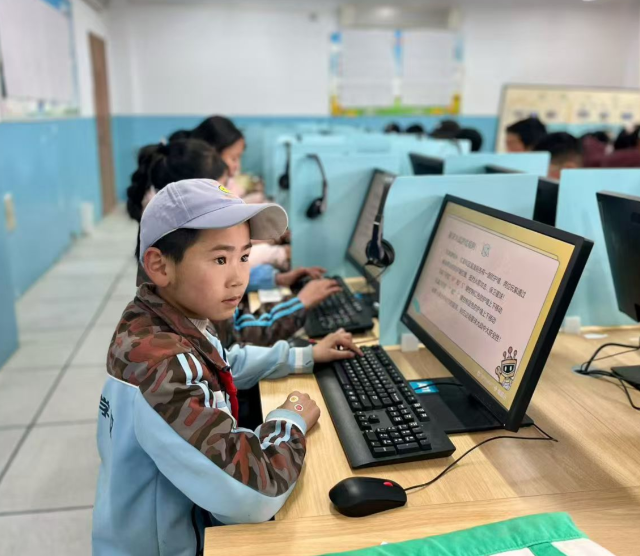 深挖教育渠道功用价值从教师团队学科精准教育两大中心场景下