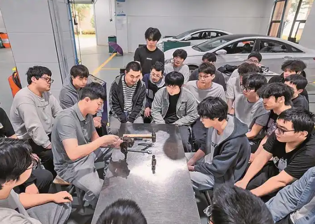 <b>沿系统施行订单班定向班特色学徒制等多元化人才培育形式</b>