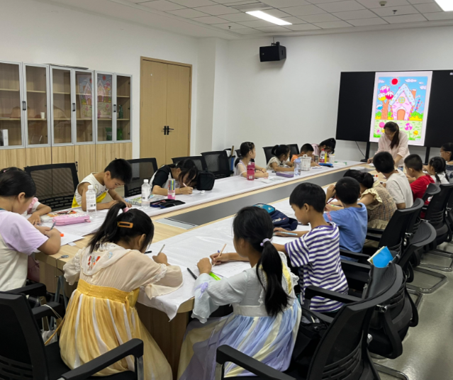 <b>打造这些可感可学的勉励典范引领带动众多受助学子自动投身基</b>