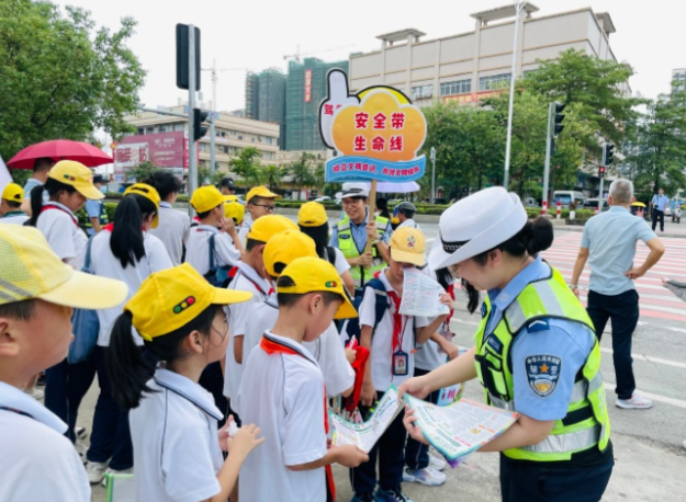 网约车无证运营等违法违规行为坚决铲除学生出行期间的安全危